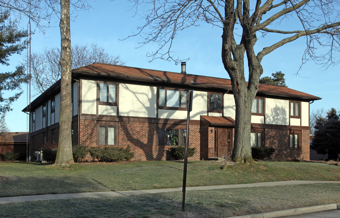 6634 Kingsbridge Dr in Sylvania, OH - Building Photo