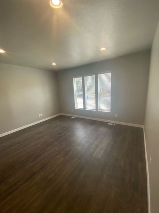 1251 N Main St in Bountiful, UT - Building Photo - Building Photo