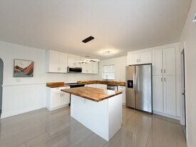1320 1st Ave NW in Largo, FL - Building Photo