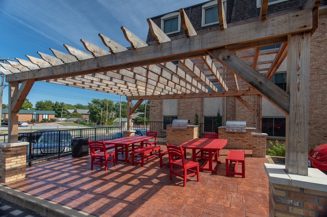 Park Clayton in St. Louis, MO - Building Photo - Interior Photo