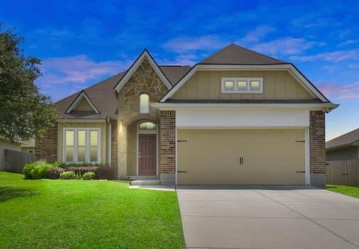 113 Red Deer Wy in Huntsville, TX - Building Photo