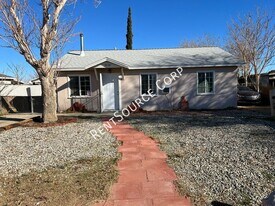 38728 17th St E in Palmdale, CA - Building Photo