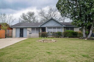 5243 Greylog Dr in Houston, TX - Building Photo