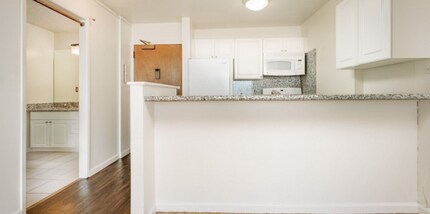 98-450-450 Koauka Loop in Aiea, HI - Building Photo - Building Photo