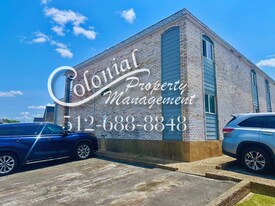 2205 Muroc St in Austin, TX - Building Photo