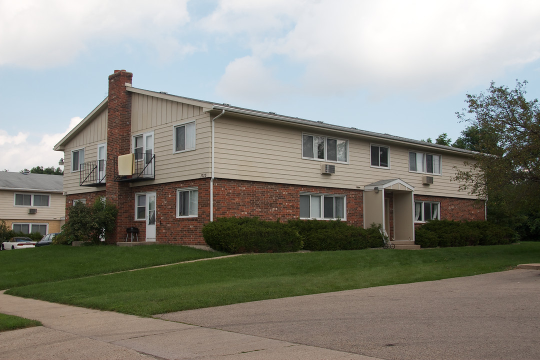 Onsgard Place in Madison, WI - Foto de edificio