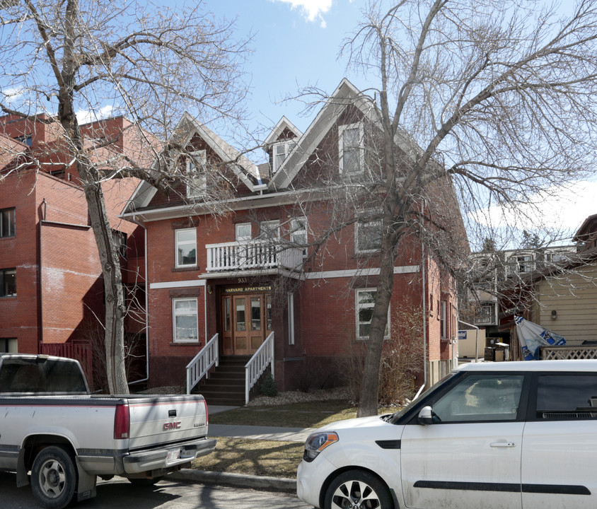 Harvard Apartments in Calgary, AB - Building Photo