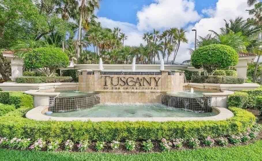 2401 Tuscany Way in Boynton Beach, FL - Building Photo