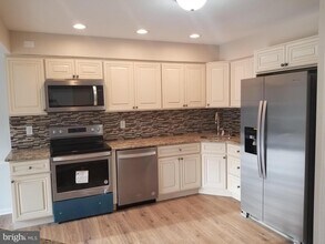1722 McNelis Dr in Southampton, PA - Building Photo - Building Photo