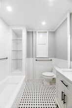 242 Mulberry St, Unit 18 in New York, NY - Building Photo - Building Photo