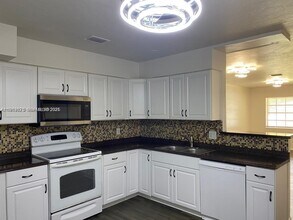 8947 NW 33rd St in Coral Springs, FL - Building Photo - Building Photo