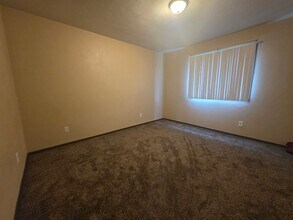 3609 Joan Dr in Waterloo, IA - Building Photo - Building Photo