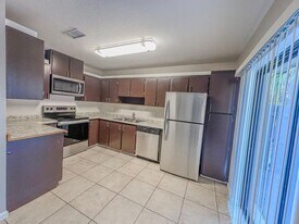 1913 N Congress Ave in West Palm Beach, FL - Building Photo