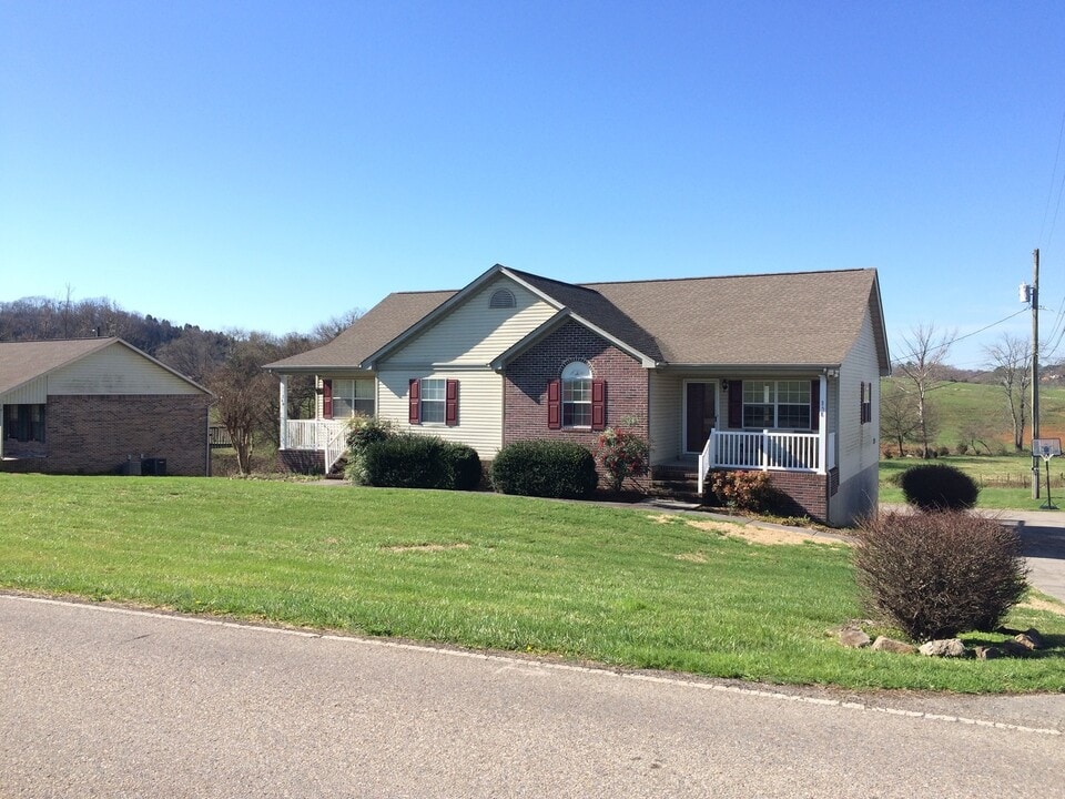 358 Dover Rd in Morristown, TN - Building Photo