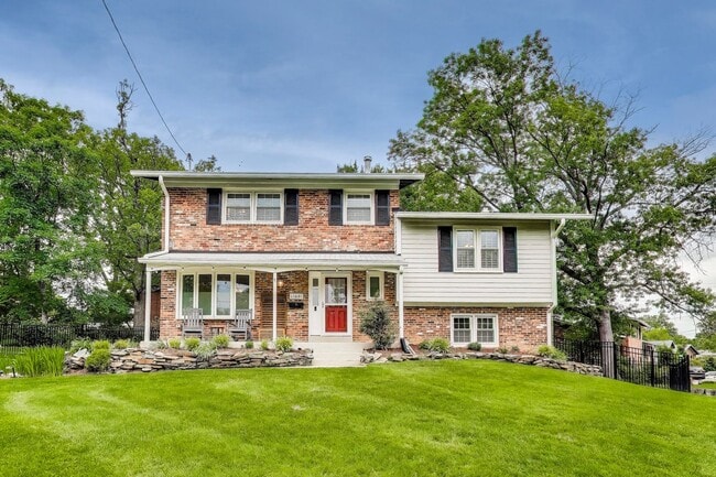 property at 11601 Georgetowne Ct