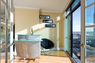 1777 Larimer St, Unit 2011 in Denver, CO - Foto de edificio - Building Photo