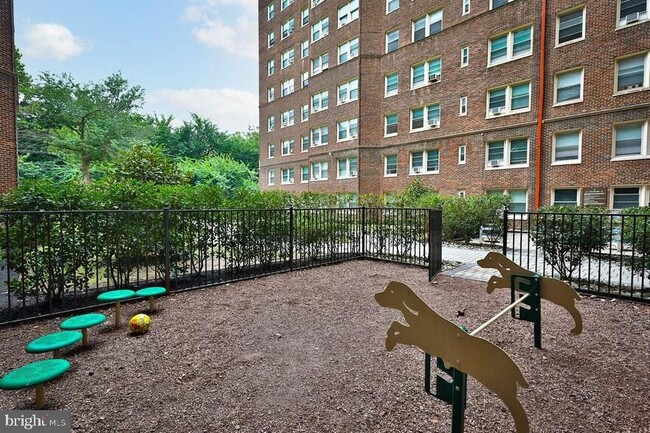 4247 Locust St, Unit 0B-315 in Philadelphia, PA - Building Photo - Building Photo