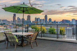 Vox in Seattle, WA - Foto de edificio - Building Photo