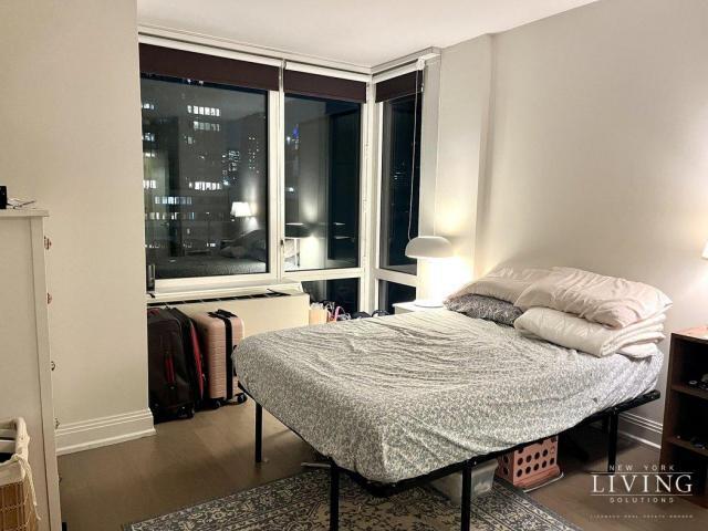 property at 125 W 31st St