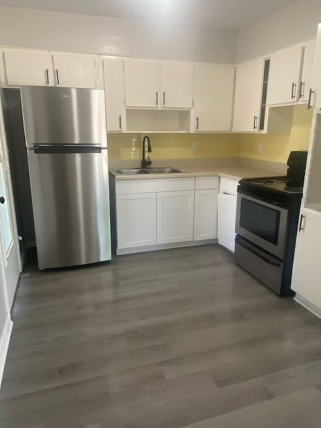 360 Plum Dr in Orange City, FL - Foto de edificio - Building Photo