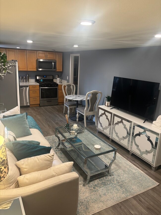 1013 9th Ave, Unit 1013 9th Avenue in Oakland, CA - Building Photo - Building Photo