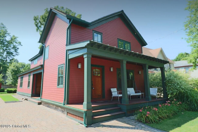 32 York Ave in Saratoga Springs, NY - Building Photo - Building Photo