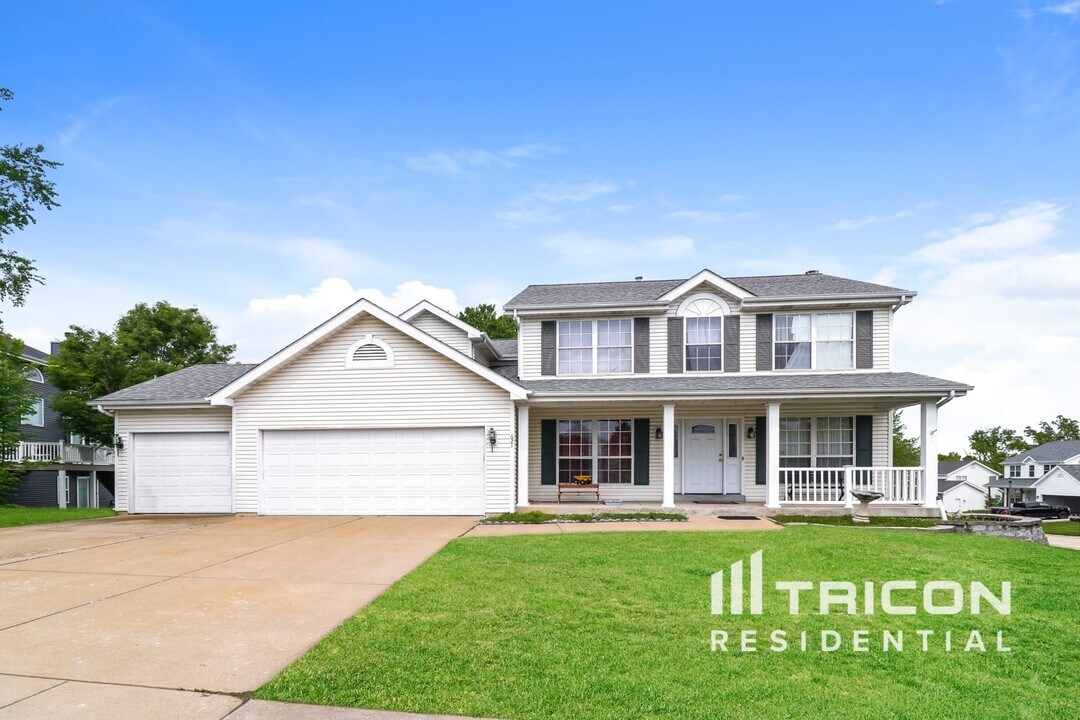 621 Zumwalt Crossing in O'Fallon, MO - Building Photo