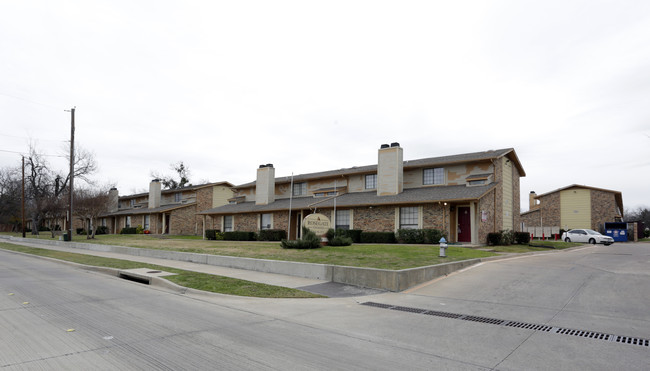 Rosegate Townhomes in Garland, TX - Foto de edificio - Building Photo