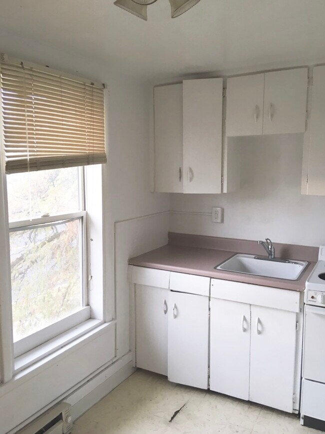 1124 W Maxwell Ave, Unit 4 in Spokane, WA - Foto de edificio - Building Photo
