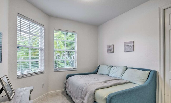 5342 SW 173rd Ave in Miramar, FL - Foto de edificio - Building Photo
