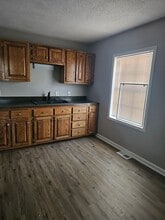 358 W Maple Ave in Hodgenville, KY - Building Photo - Building Photo