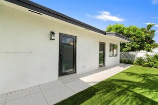 2442 SW 3rd St in Miami, FL - Building Photo