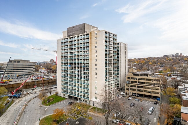 Château Maisonneuve in Westmount, QC - Building Photo - Building Photo