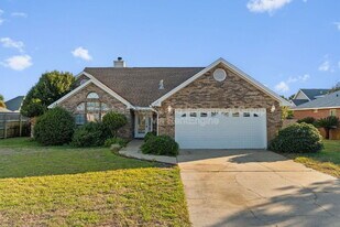 148 Long Pointe Dr in Mary Esther, FL - Building Photo