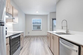 River Ridge Apartments in Tualatin, OR - Building Photo - Building Photo