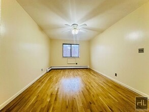 ELY AVENUE, Unit 2 in Bronx, NY - Foto de edificio - Building Photo