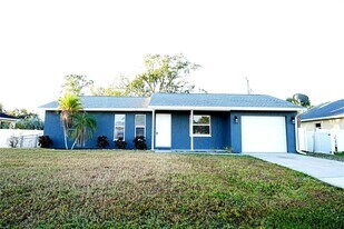 207 Periwinkle Rd in Venice, FL - Building Photo
