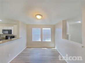 50 Larkspur Dr in Rockwall, TX - Foto de edificio - Building Photo