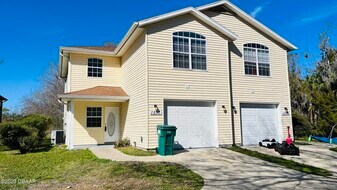 1577 Megan Bay Cir in Daytona Beach, FL - Building Photo