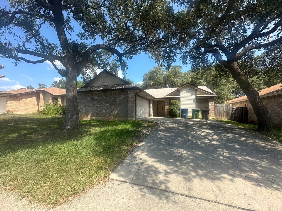 9515 Brook Green in San Antonio, TX - Building Photo