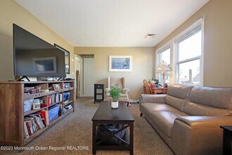 14 Oldfield Pl in Red Bank, NJ - Building Photo - Building Photo