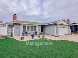 7381 Laura Ct in San Diego, CA - Building Photo