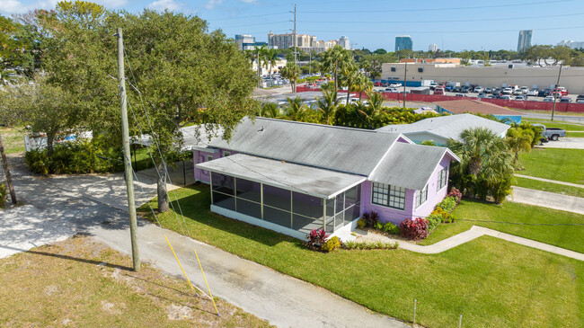 1215 Alpha St in West Palm Beach, FL - Building Photo - Building Photo