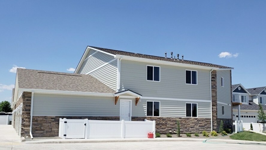 Spring Court Apartments in Cheyenne, WY - Building Photo