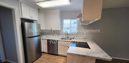 300 Stony Point Rd in Santa Rosa, CA - Building Photo - Building Photo