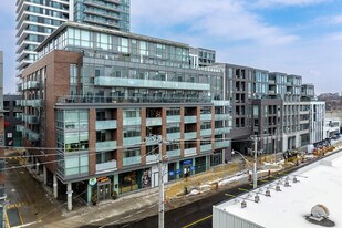 8 Gladstone Ave in Toronto, ON - Building Photo
