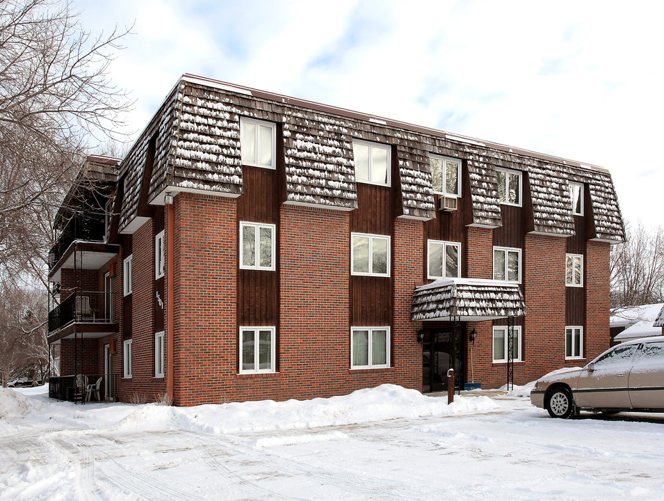 Amberwood Apartments in Willmar, MN - Building Photo