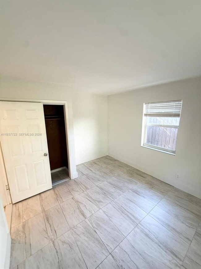 1055 NE 34th Ct in Oakland Park, FL - Building Photo - Building Photo