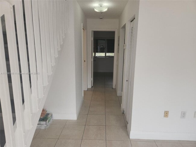 1618 NW 38th St in Miami, FL - Building Photo - Building Photo