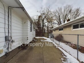 934 Sheridan St in Akron, OH - Foto de edificio - Building Photo
